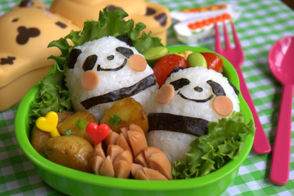 Rice, seaweed, and a suspicious level of lunch-box project management.
